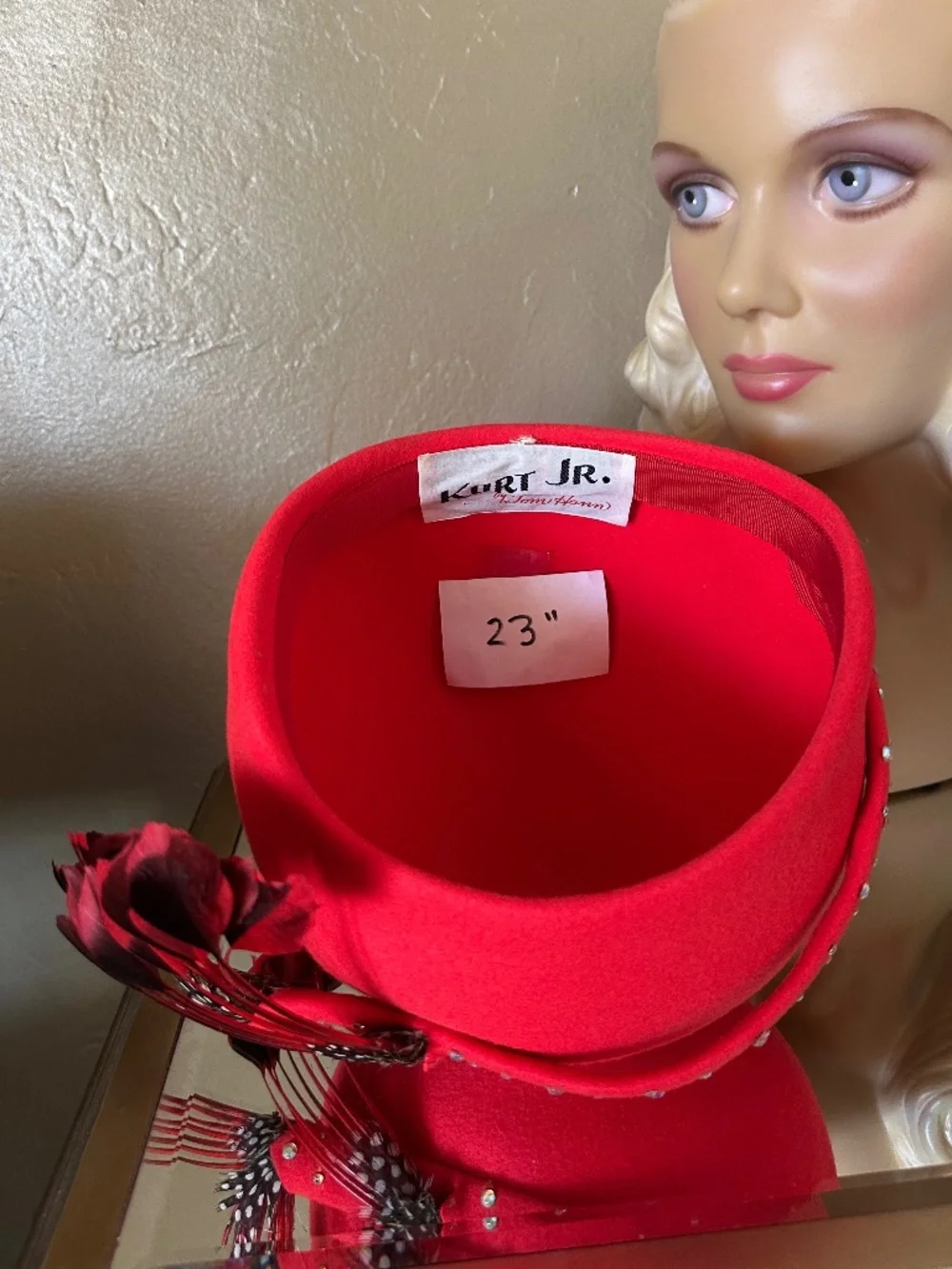 COLLECTIBLE 1960s' CORAL FELT 